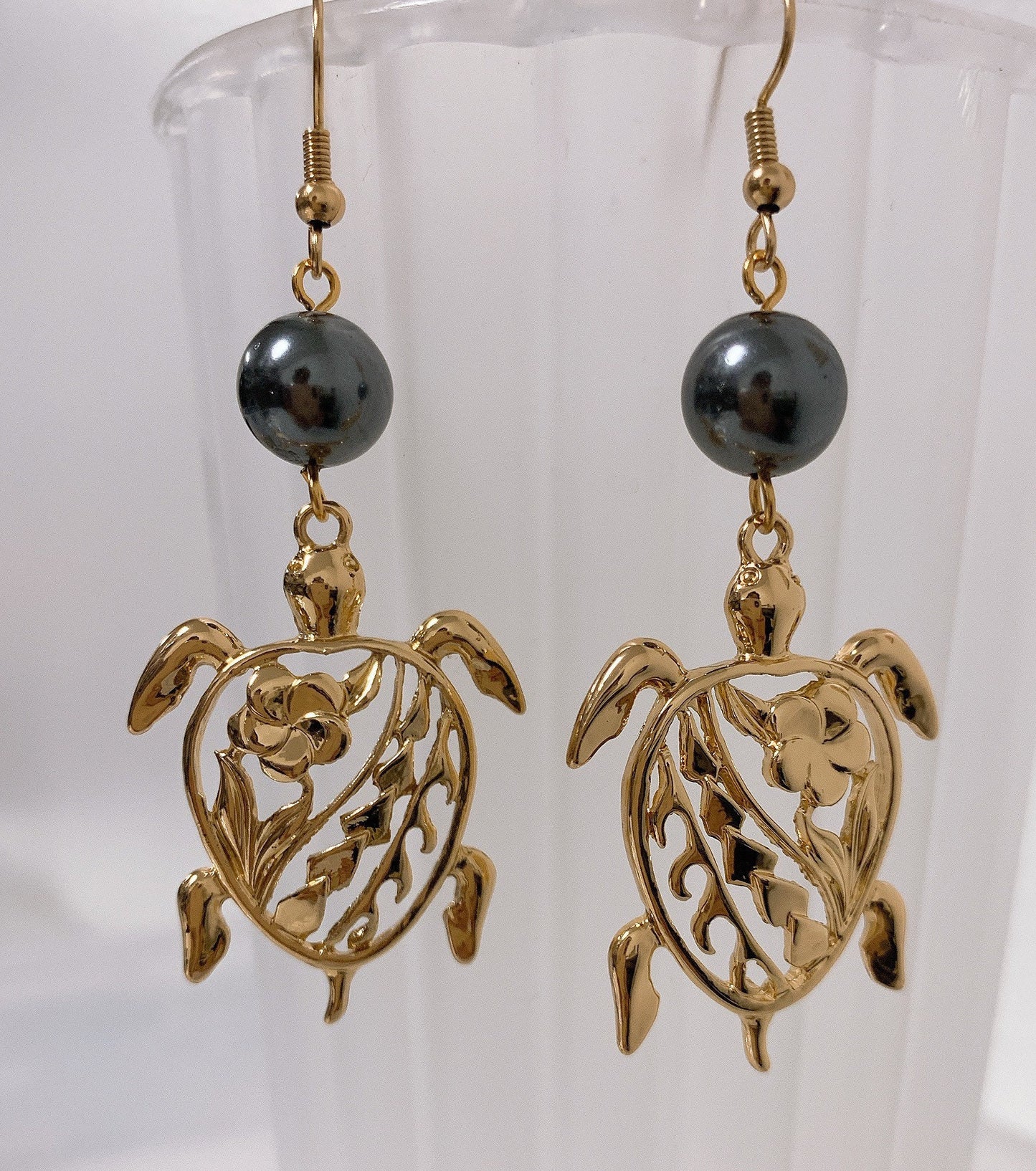 Hawaiian Plumeria Honu Turtle Tribal : Hamilton Gold Earring with Shell Pearls