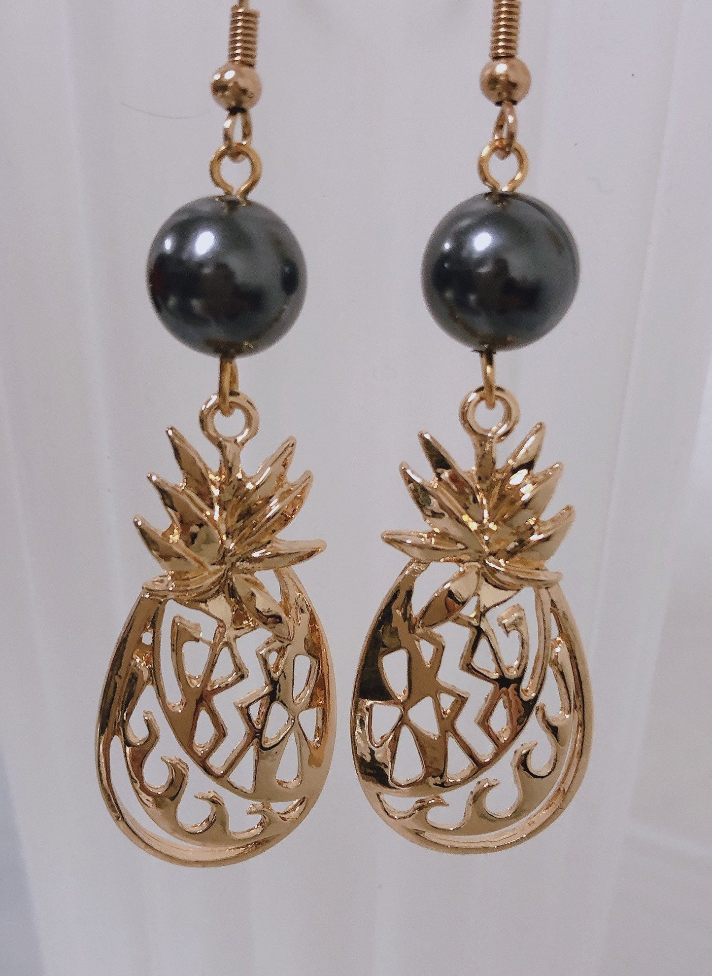 Hawaiian Pineapple: Hamilton Gold Earring with Shell Pearls