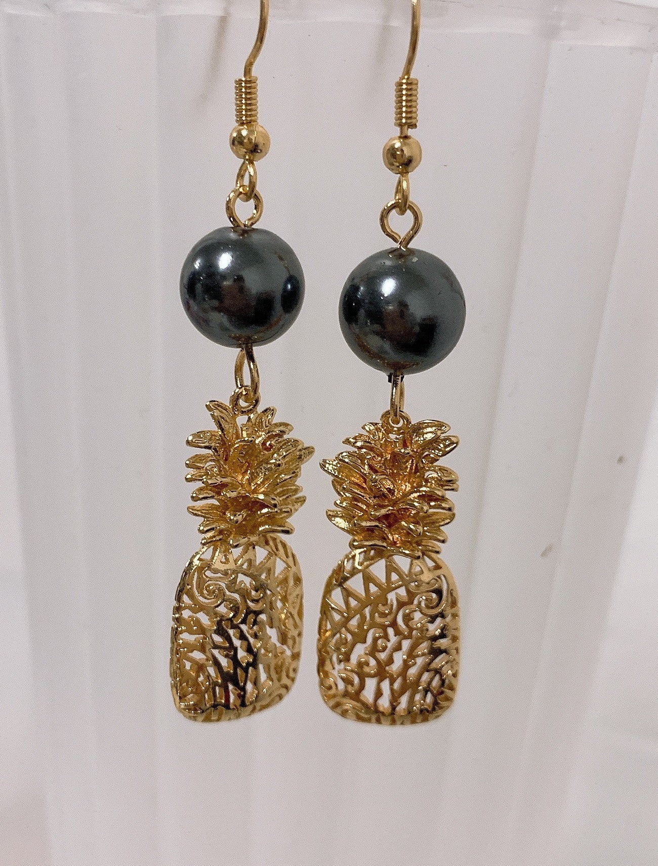 Pineapple: Hamilton Gold Earring with  Shell Pearls