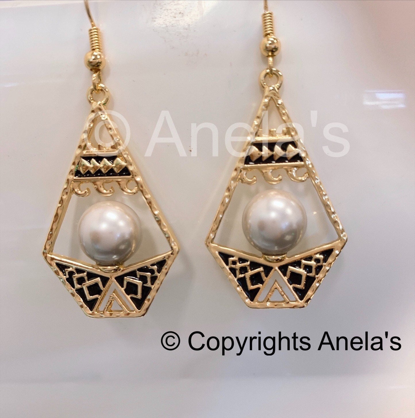 Hawaiian Design: Hamilton Gold Earring with Lavender Shell Pearls