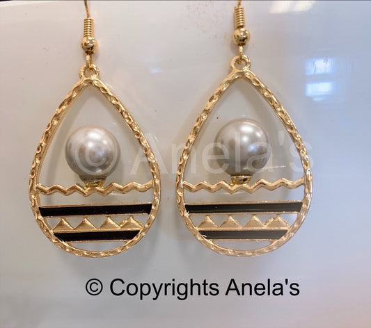 Hawaiian Design: Hamilton Gold Earring with  Lavender Shell Pearls Mauna Kea and wave