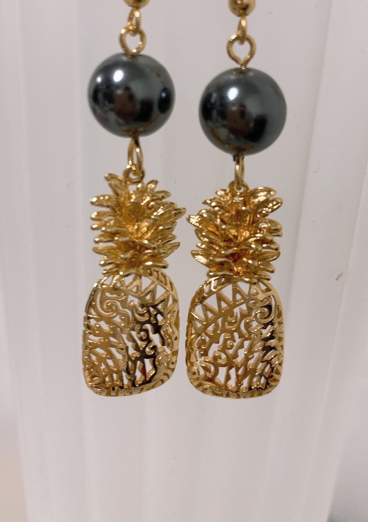 Pineapple: Hamilton Gold Earring with  Shell Pearls