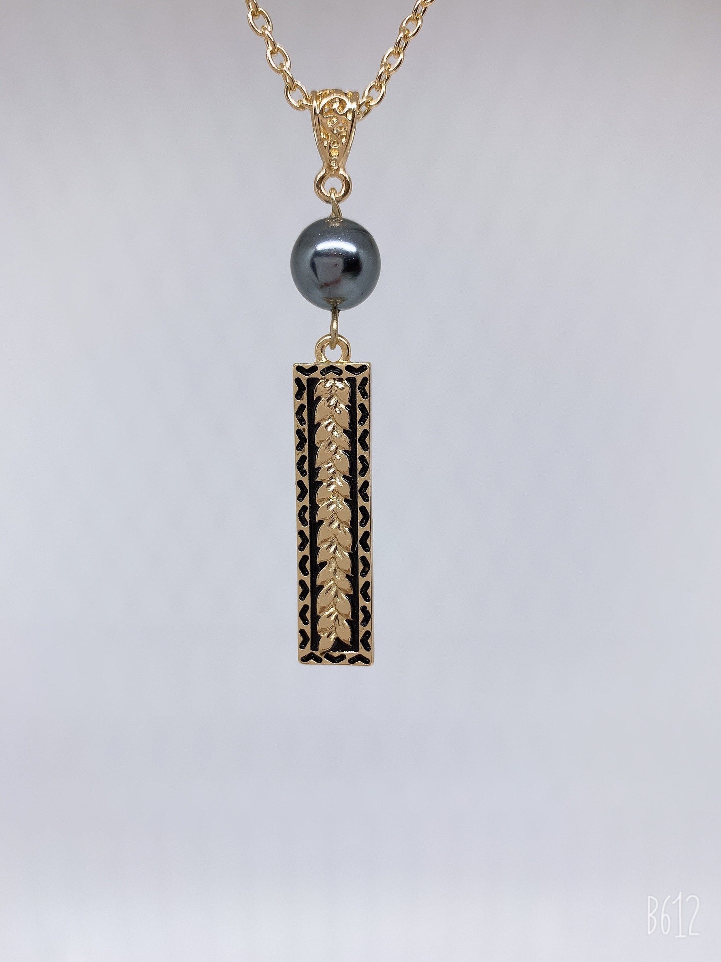 Maile lei Necklace : Hamilton Gold with  Shell Pearls