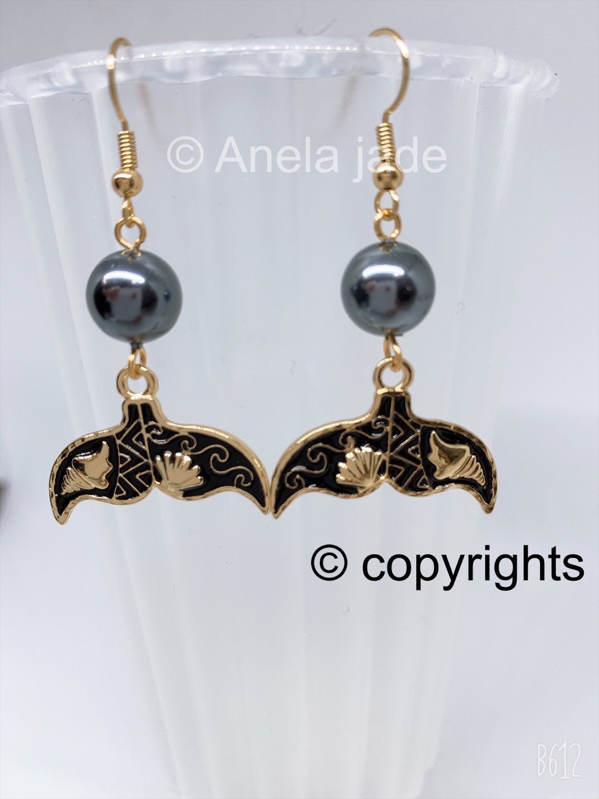 Hawaiian Whale Tail : Hamilton Gold Earring with Shell Pearls