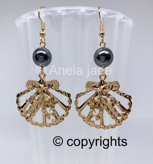 Hawaiian seashells Earrings : Hamilton Gold Earring with  Shell Pearls