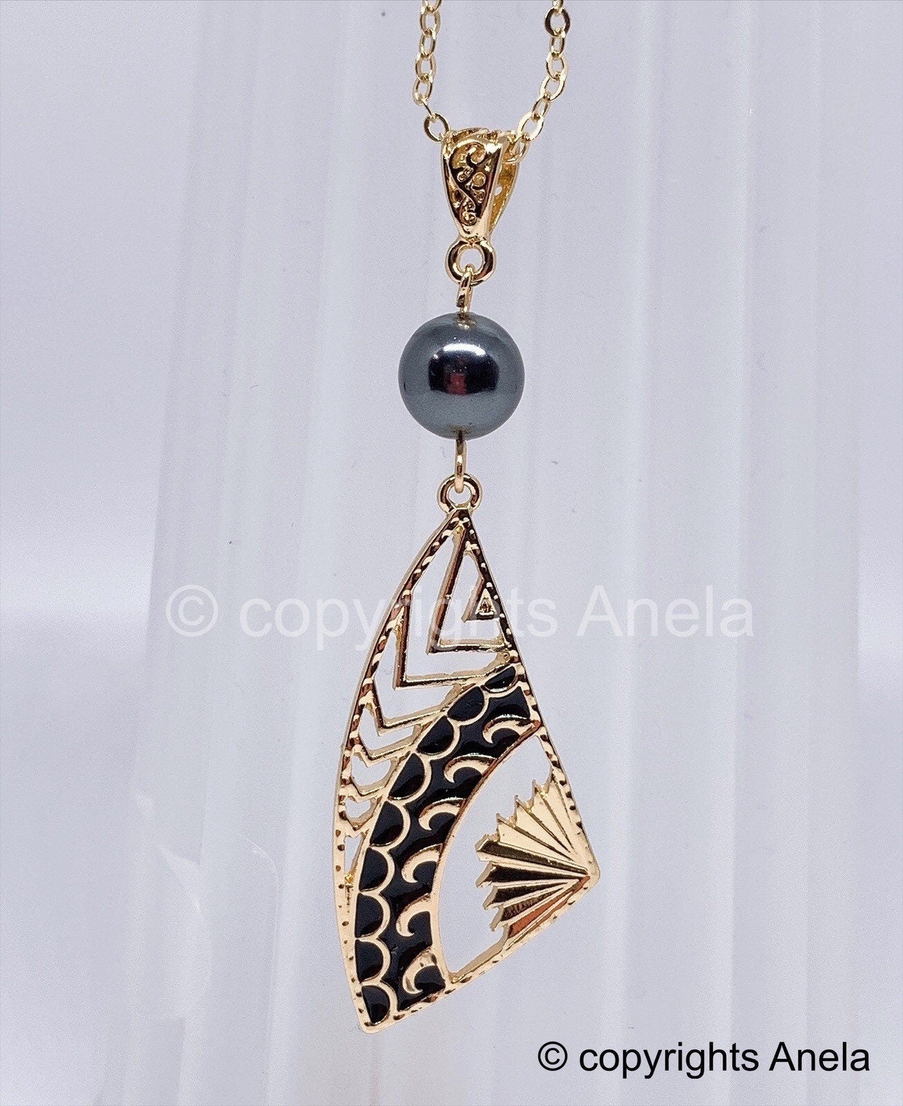 Hawaiian Fan wave black enamel : Hamilton Gold Necklace with Shell Pearls