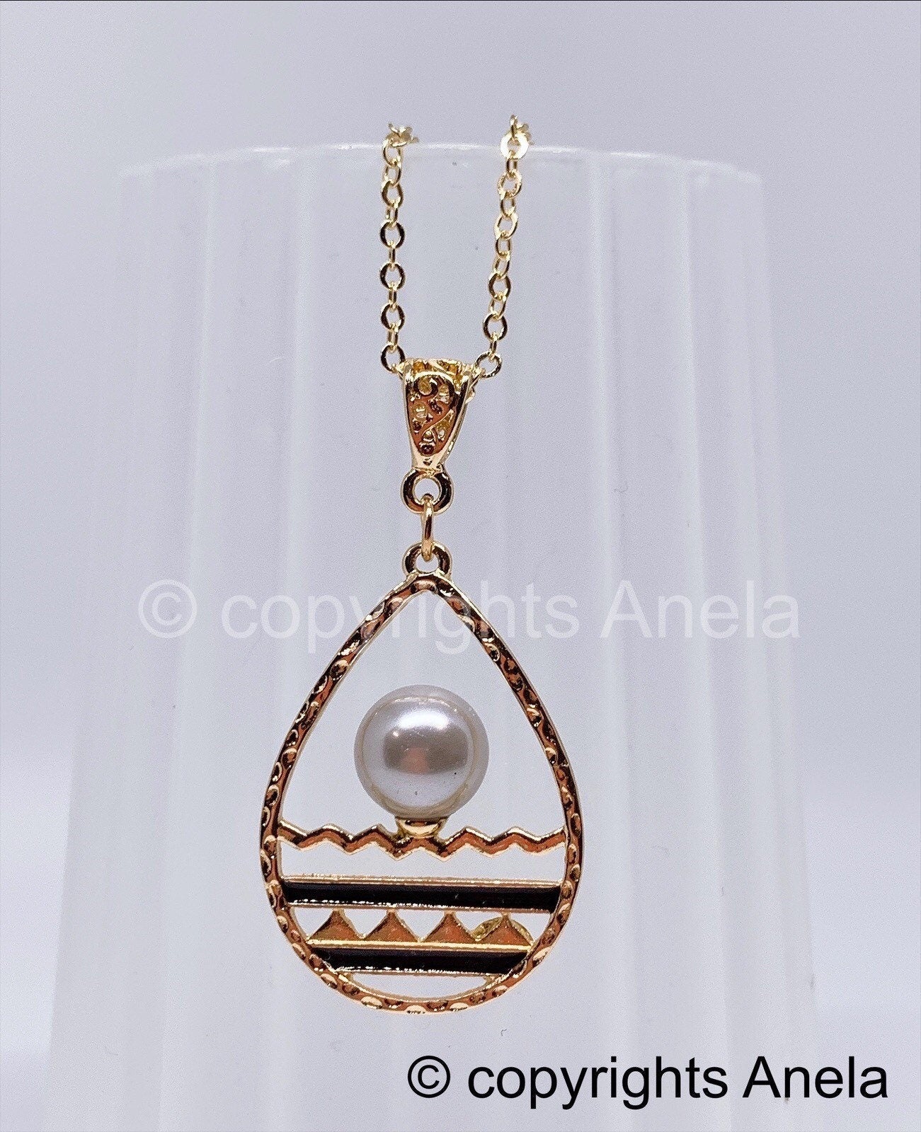 Hawaiian Mauna Kea Design: Hamilton Gold Necklace with Lavender Shell Pearls