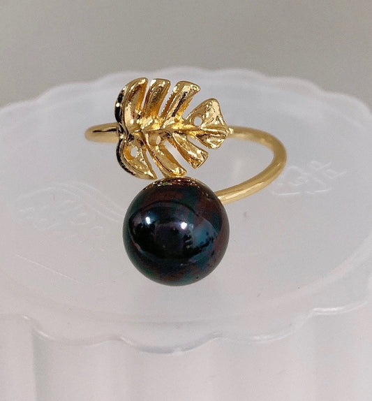 Hawaiian Hamilton Gold Monstera Leaf Ring with new  black pearls