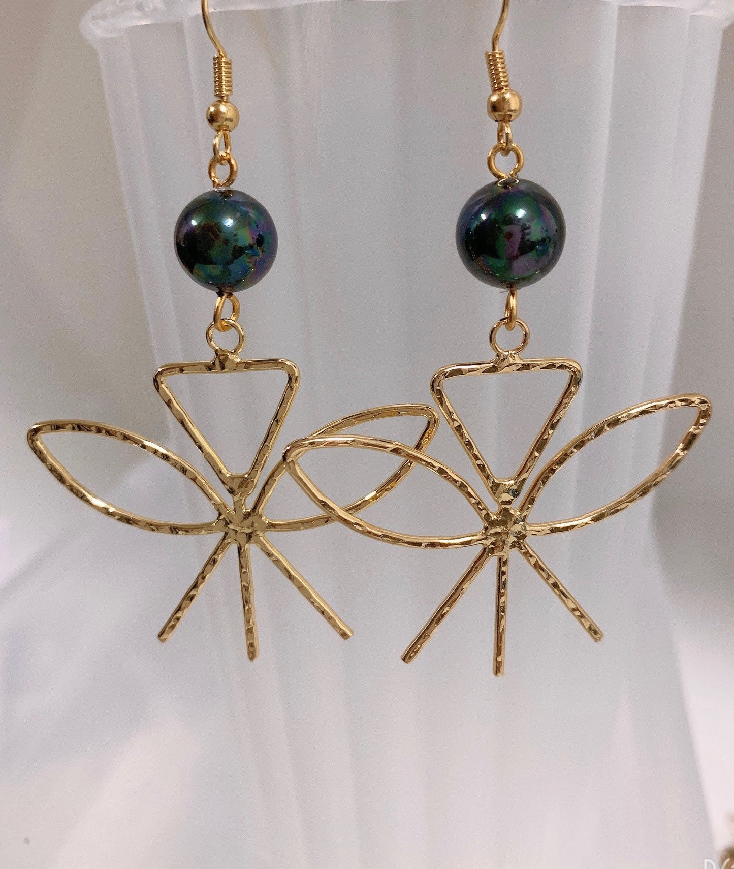 Hawaiian Design Kahili : Hamilton Gold Kahili  Earring with  Shell Pearls New black greenish shell pearls