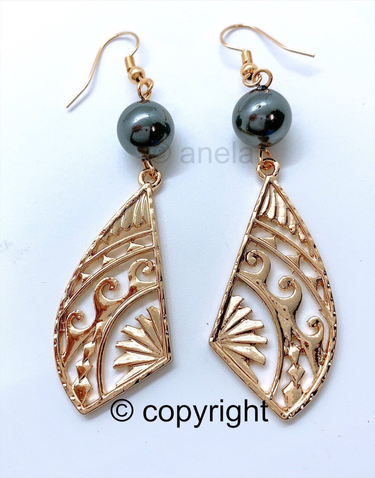 Hawaiian Fan wave earrings : Hamilton Gold Earring with  Shell Pearls