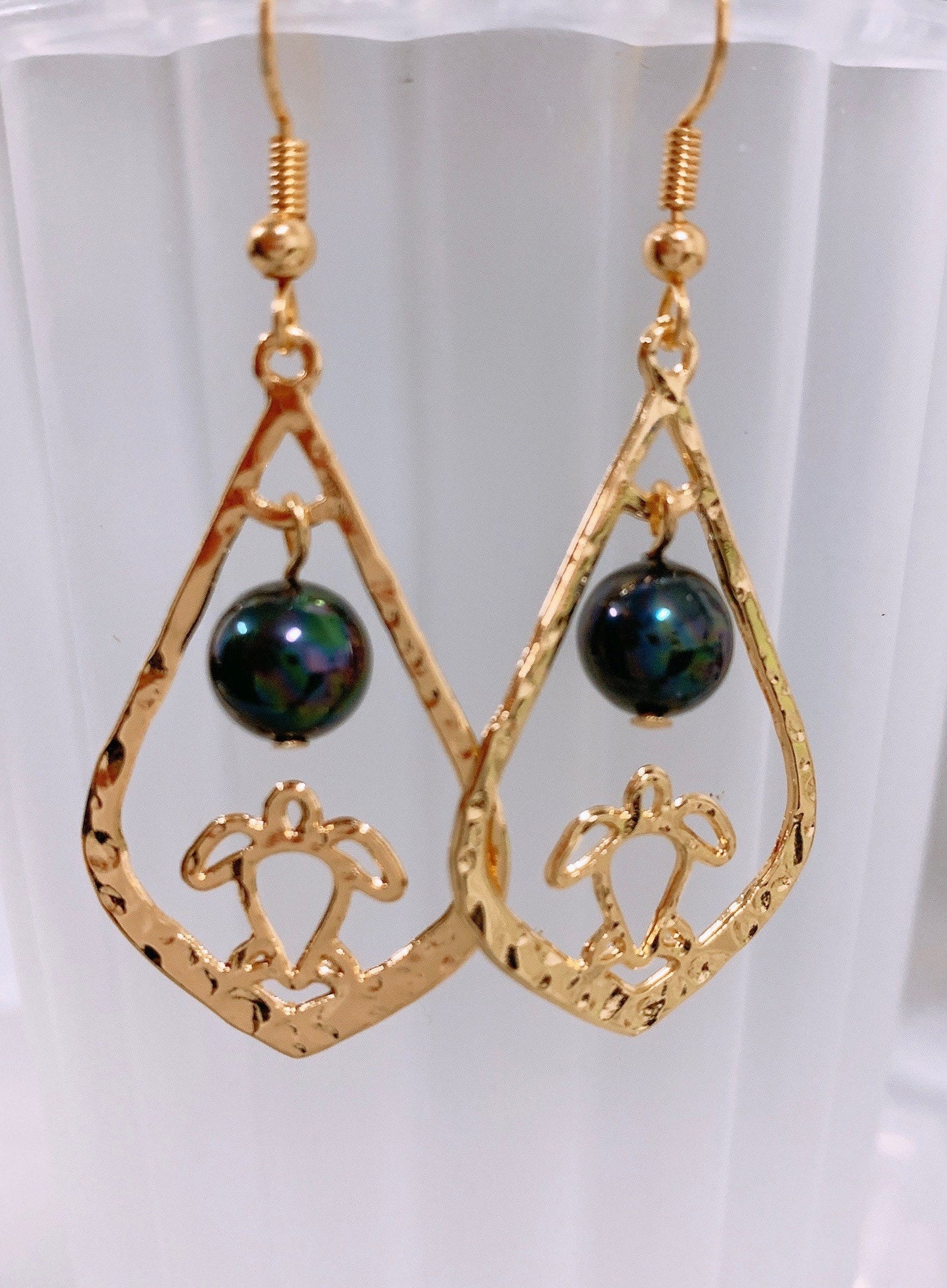 Turtle Teardrop: Hamilton Gold Earring with Shell Pearls