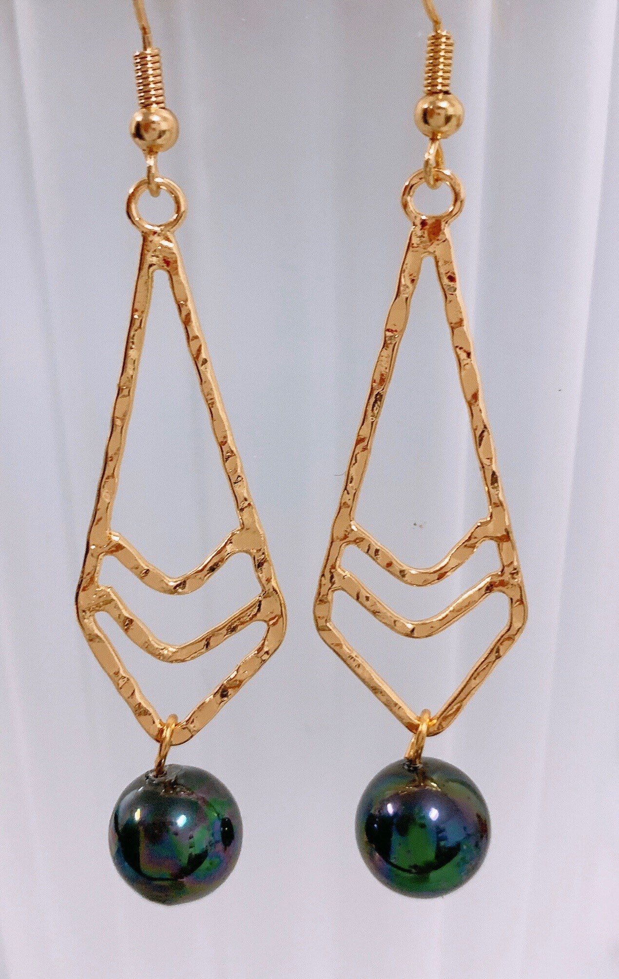 Hawaiian Tribal Design: Hamilton Gold Earring with  Shell Pearls