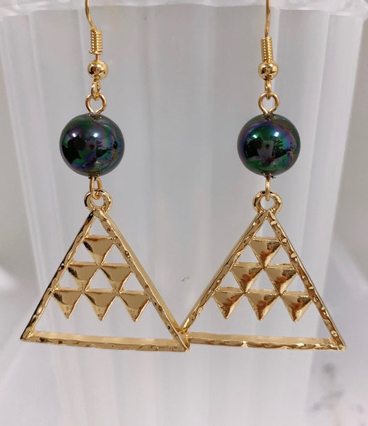 Mauna Kea Triangle : Hamilton Gold Earring with  Shell Pearls New color pearl