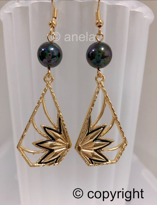 Hawaiian Lotus Flower : Hamilton Gold Earring with Shell Pearls