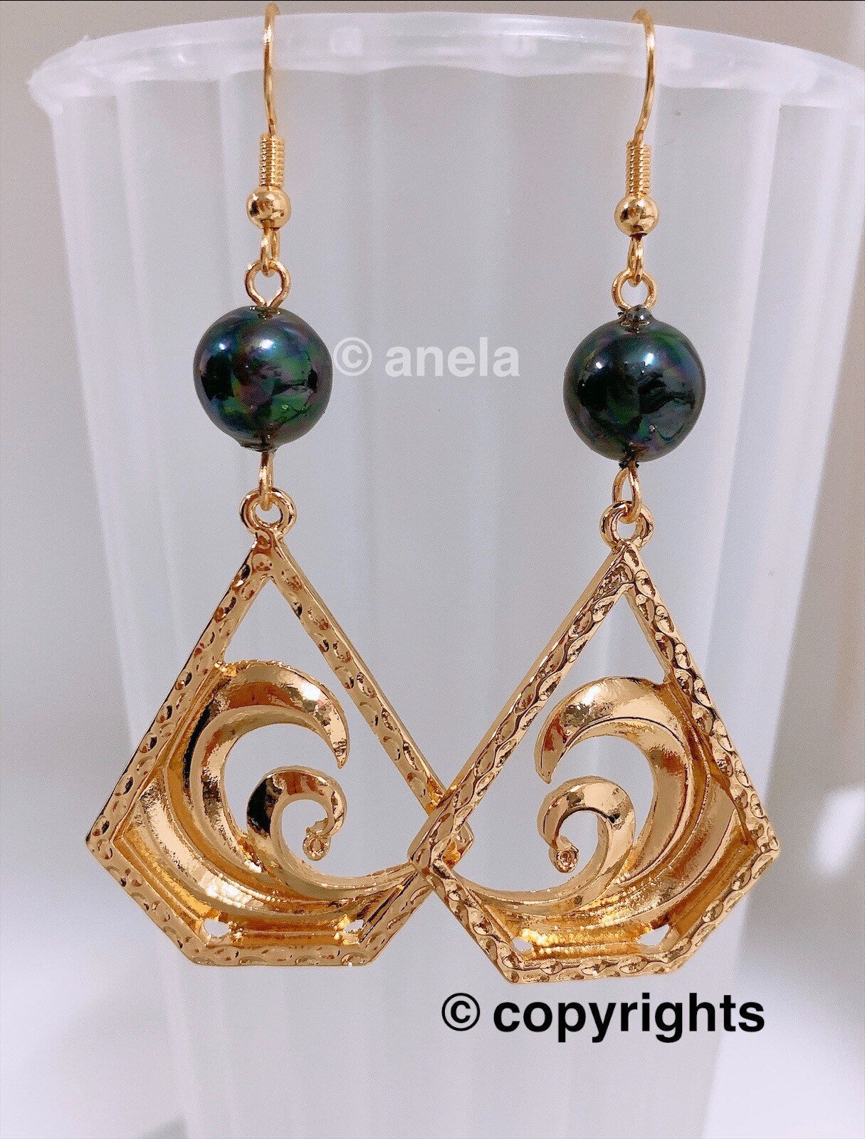 Hawaiian Ocean Wave Earrings : Hamilton Gold Earring with Shell Pearls