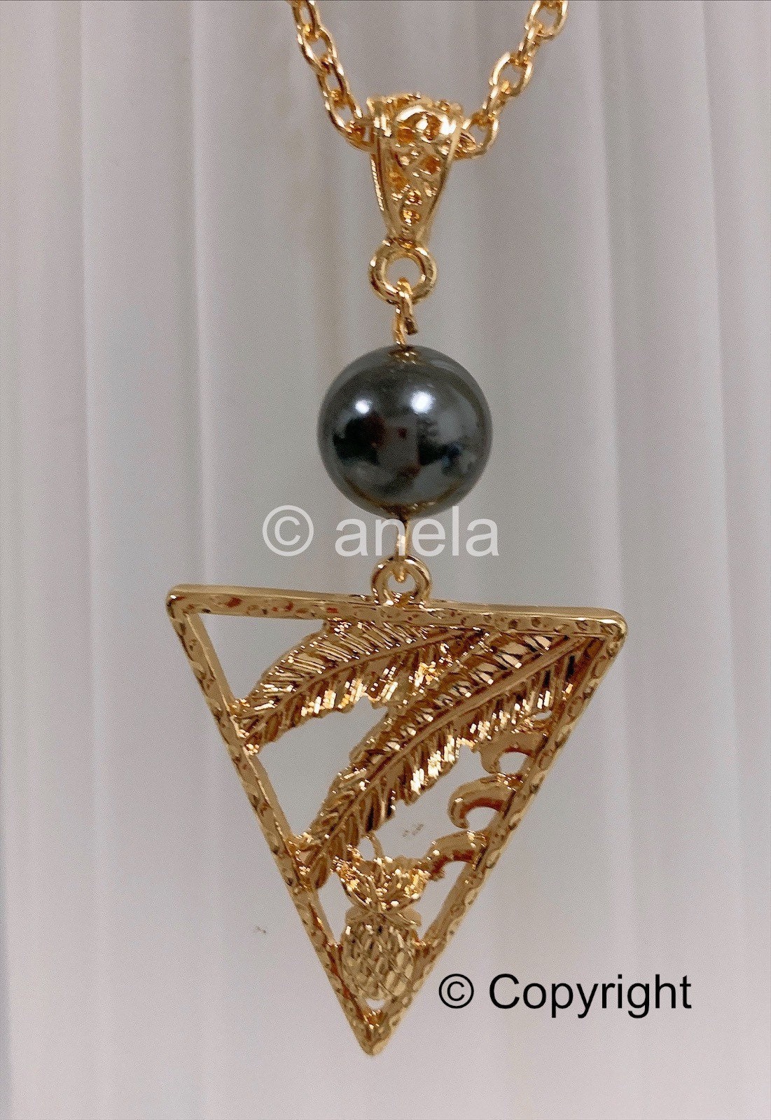 Plam Tree and Pineapple : Hamilton Gold Necklace with Shell Pearls