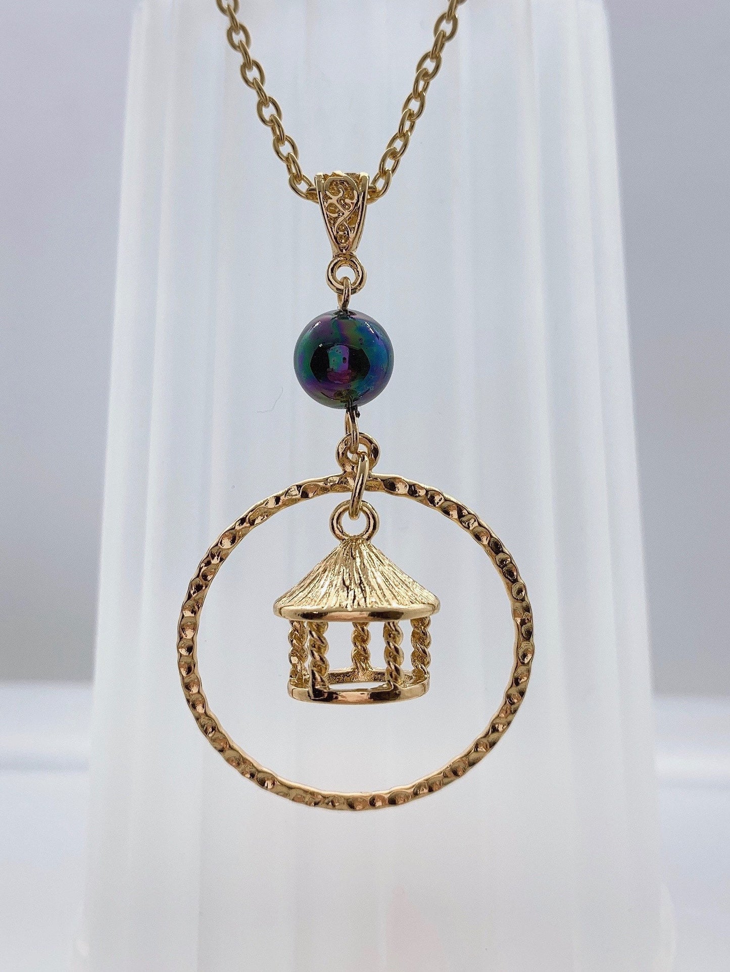 Samoan Pagoda: Hamilton Gold Necklace with Rainbow Shell Pearls