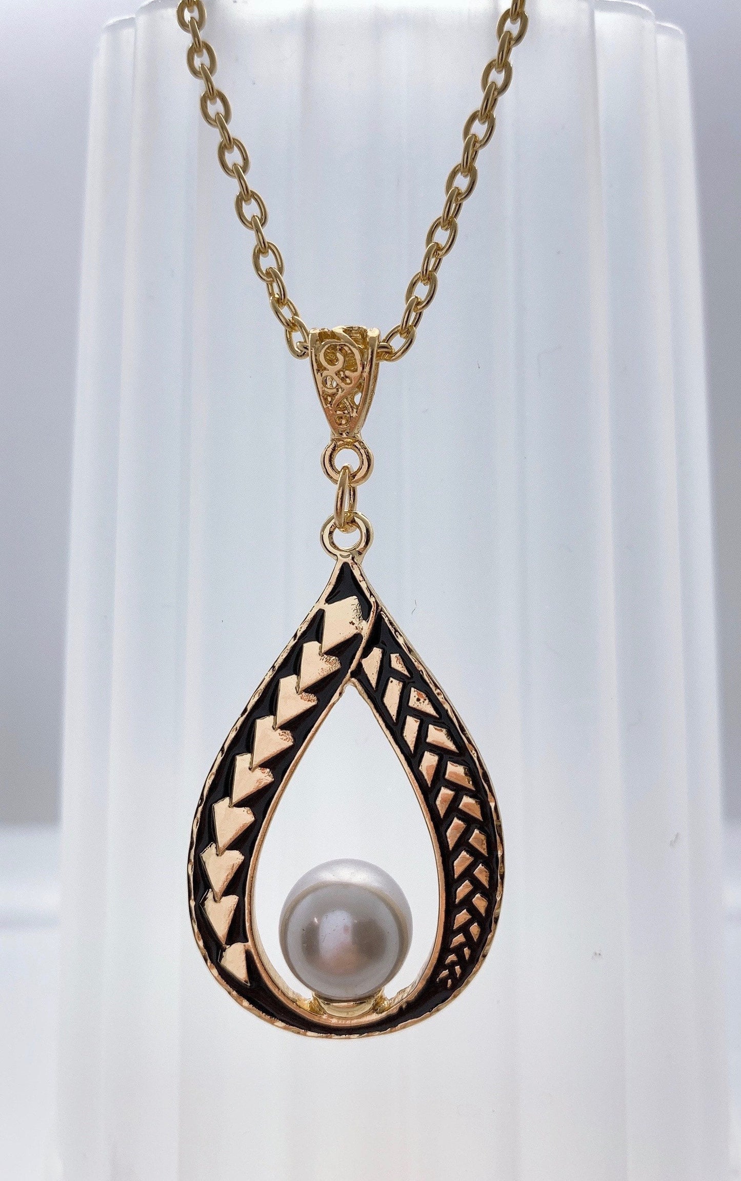 Tribal Teardrop : Hamilton Gold Necklace with Lavender Shell Pearls