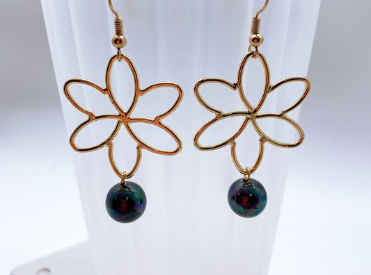 Hawaiian Plumeria Flowers earrings : Hamilton Gold Earring with Rainbow Shell Pearls