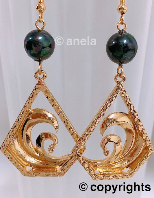 Hawaiian Ocean Wave Earrings : Hamilton Gold Earring with Shell Pearls