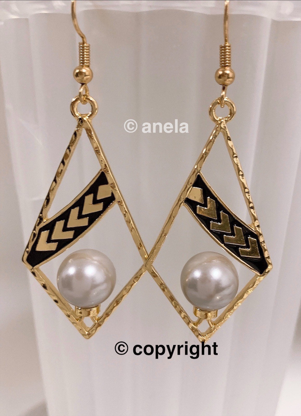 Tribal Diamond Shape : Hamilton Gold Earring with Lavender Shell Pearls