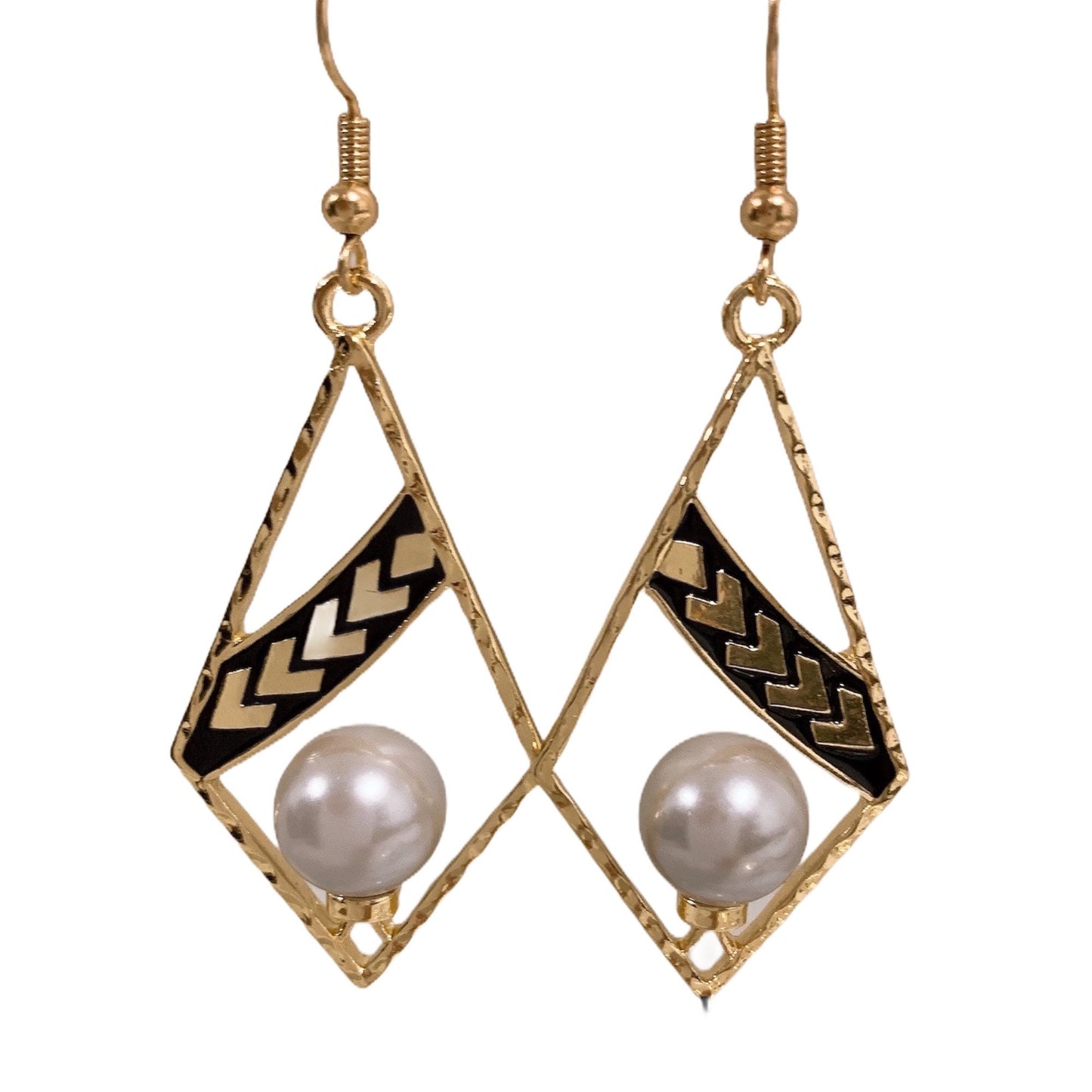 Tribal Diamond Shape : Hamilton Gold Earring with Lavender Shell Pearls