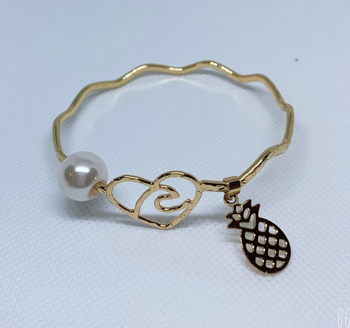 Heart Wave Wavy Bangle with Pineapple Charm and New White Shell Pearl