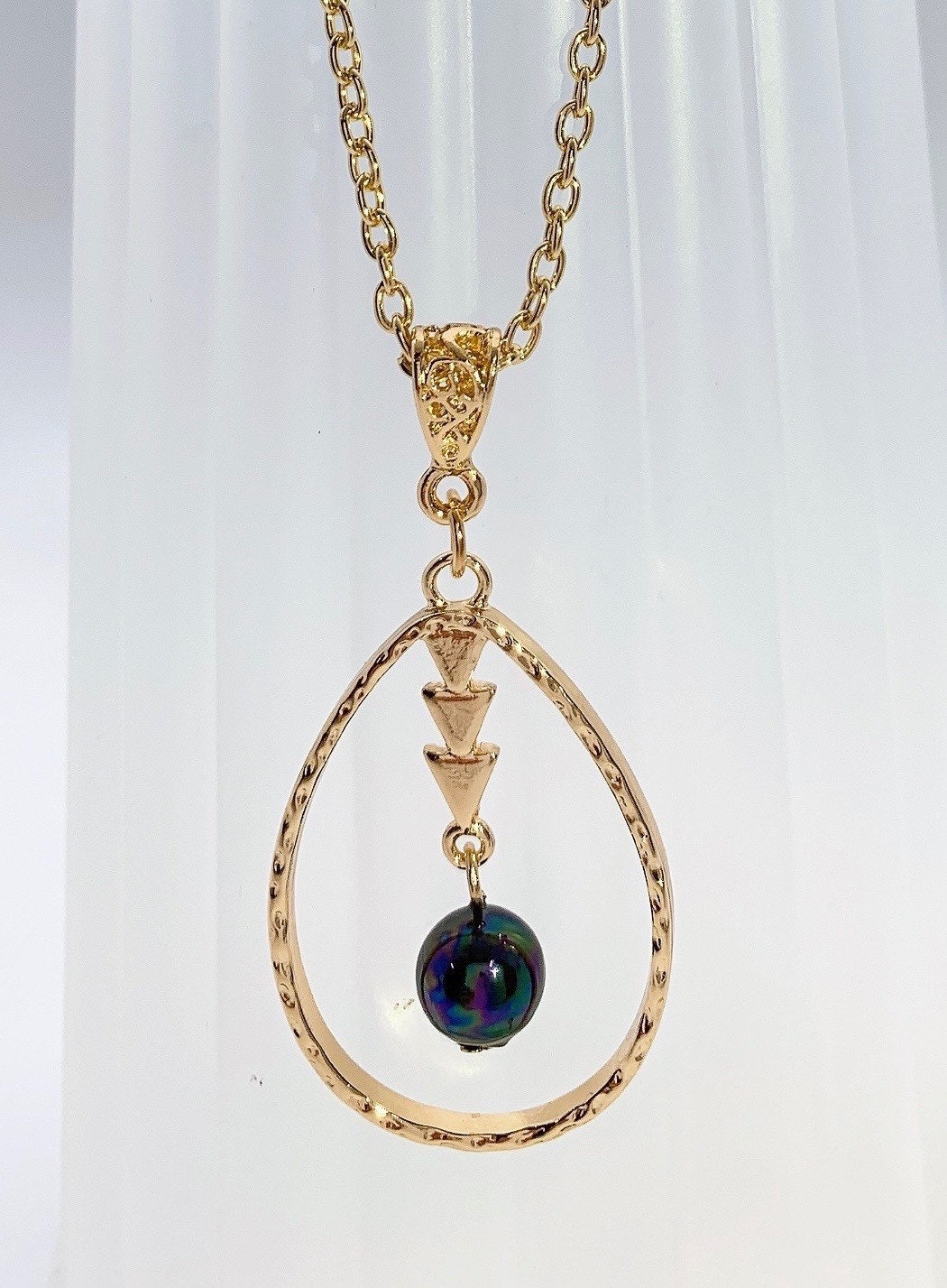 Mauna Kea : Hamilton Gold Necklace with Rainbow Shell Pearls