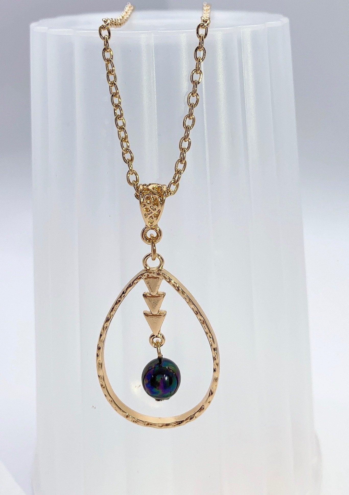 Mauna Kea : Hamilton Gold Necklace with Rainbow Shell Pearls