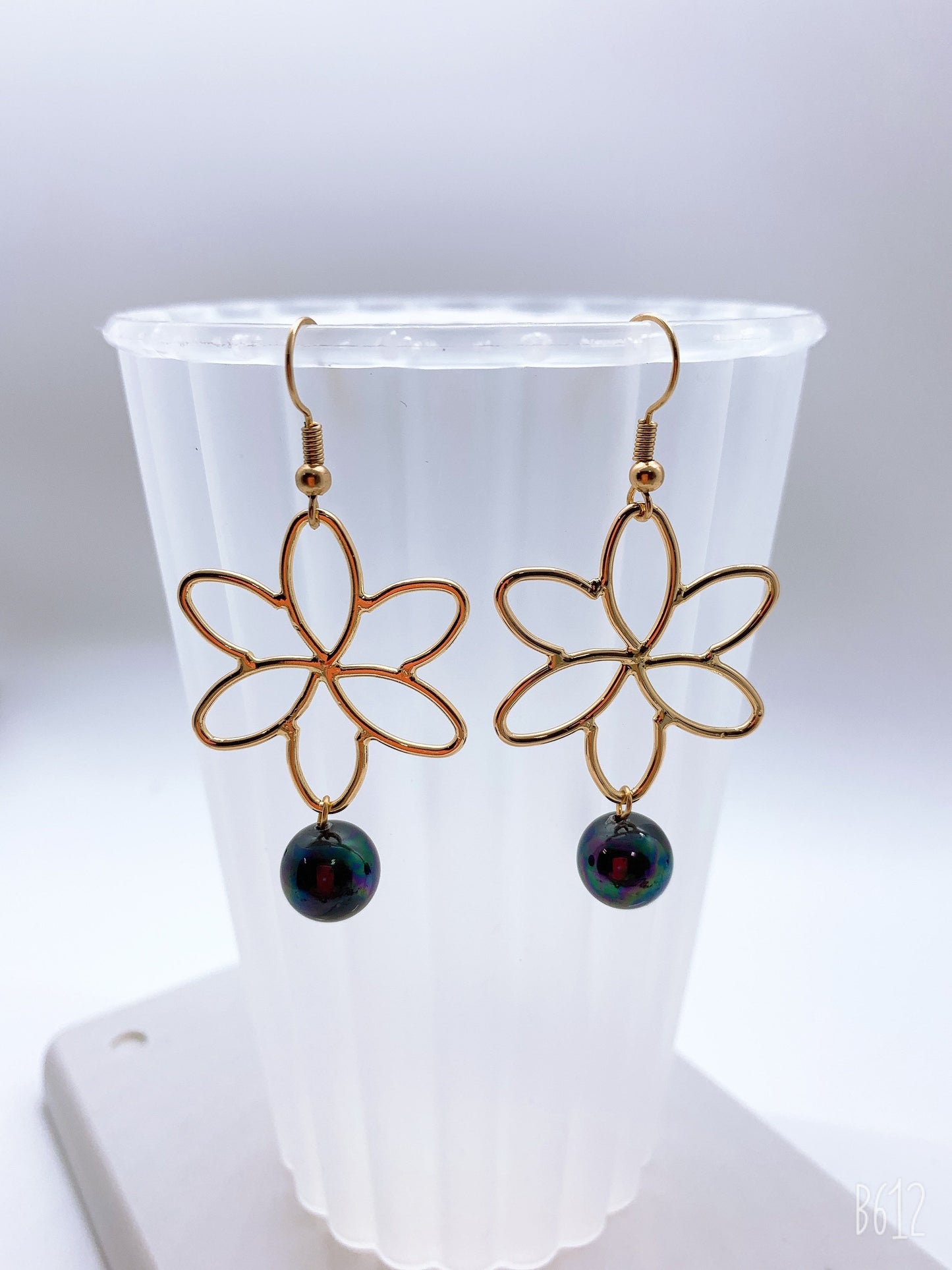 Hawaiian Plumeria Flowers earrings : Hamilton Gold Earring with Rainbow Shell Pearls