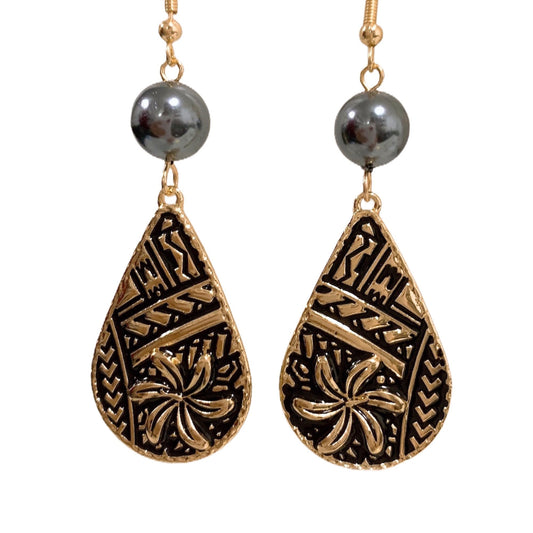 Tribal Design with Tiare Flower : Hamilton Gold Earring with  Shell Pearls