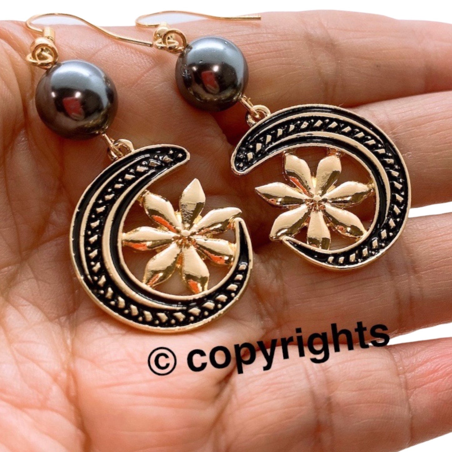 Hawaiian Tribal Moon Design Tropical Tiare Flower : Hamilton Gold Earrings with Black Grayish Shell Pearls