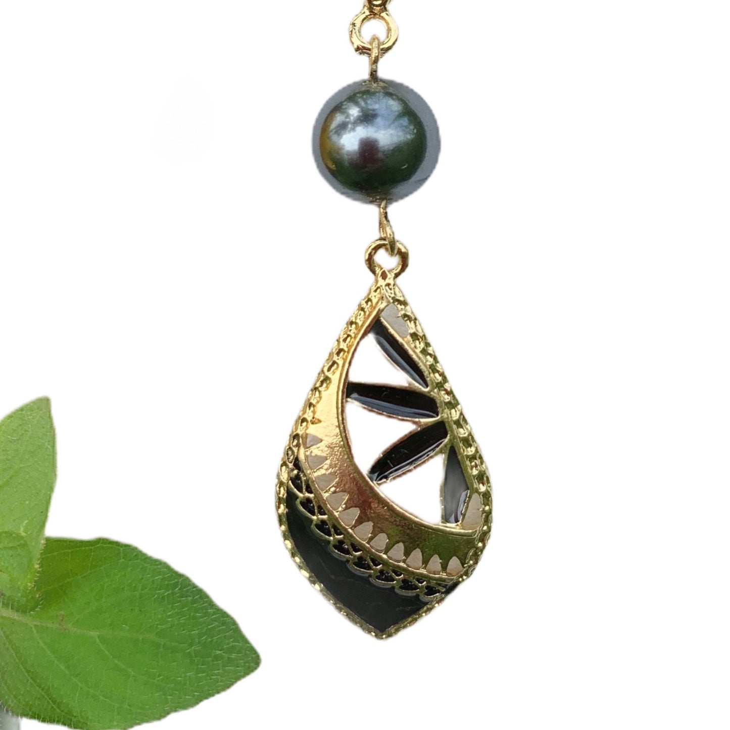 Tribal : Hamilton Gold Earring with  Shell Pearls