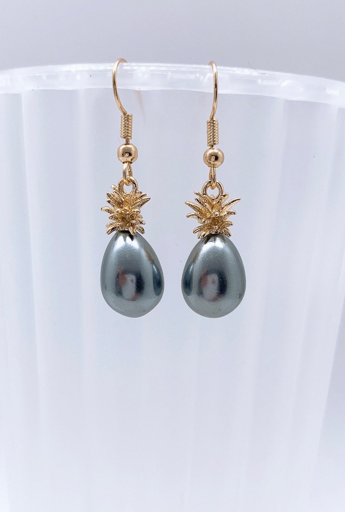 Teardrop Shell Pearl Pineapple: Hamilton Gold Earring black grayish