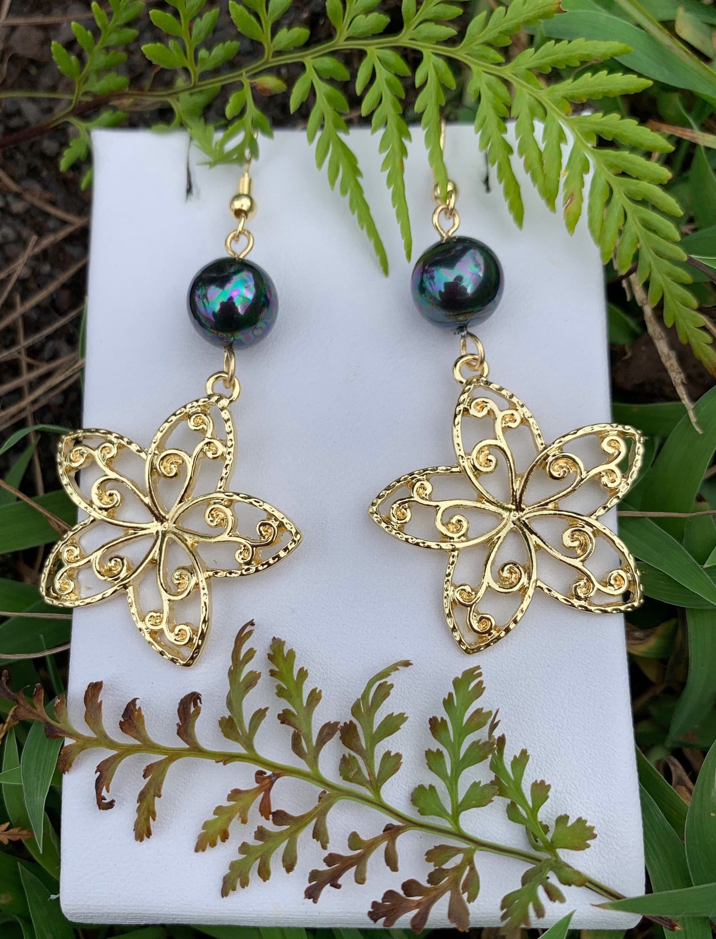 Hawaiian Plumeria Flowers Earrings : Hamilton Gold Earring with  Shell Pearls