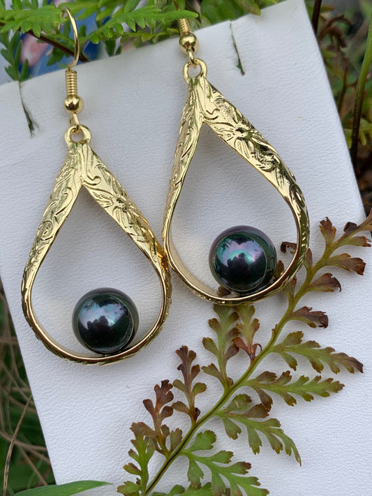 Teardrop Black Peacock Shell Pearl: Hamilton Gold Earring