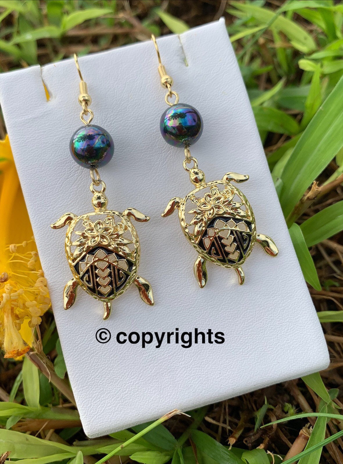 Hawaiian Honu tribal: Hamilton Gold Earring with New Black Greenish Shell Pearls