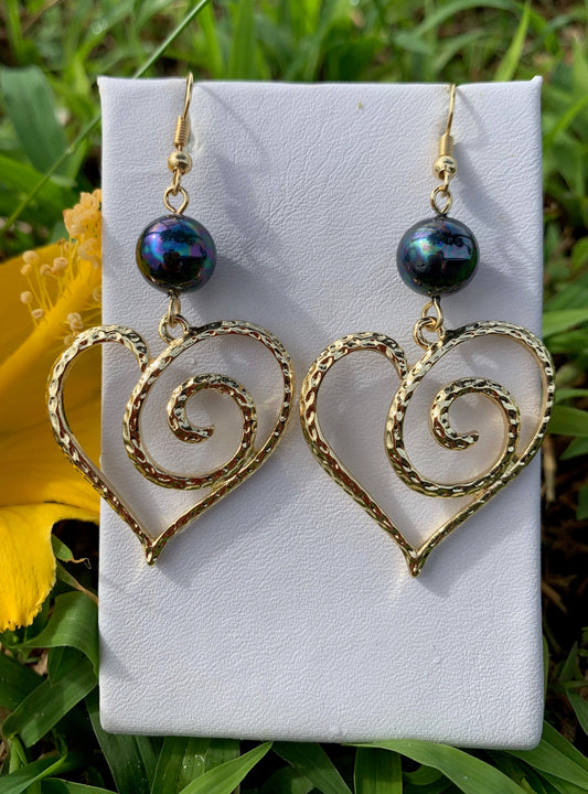 Oceans Wave Piko Heart: Hamilton Gold Earring with  Shell Pearls