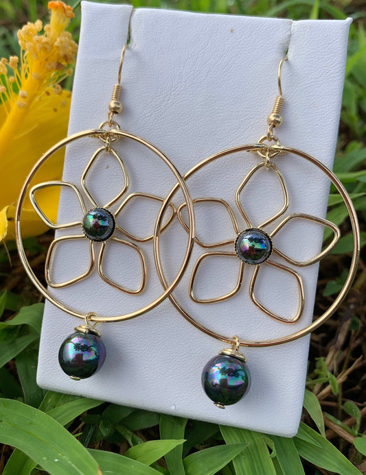 Hoop Wire Tropical Flower : Hamilton Gold Earring with Peacock Shell Pearls