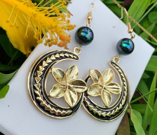 Hawaiian Moon Design Tropical Plumeria Flower : Hamilton Gold Earrings with Black Grayish Shell Pearls