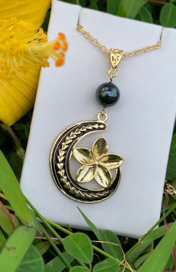 Hawaiian Moon Design Tropical Plumeria Flower : Hamilton Gold Earrings with Black Grayish Shell Pearls