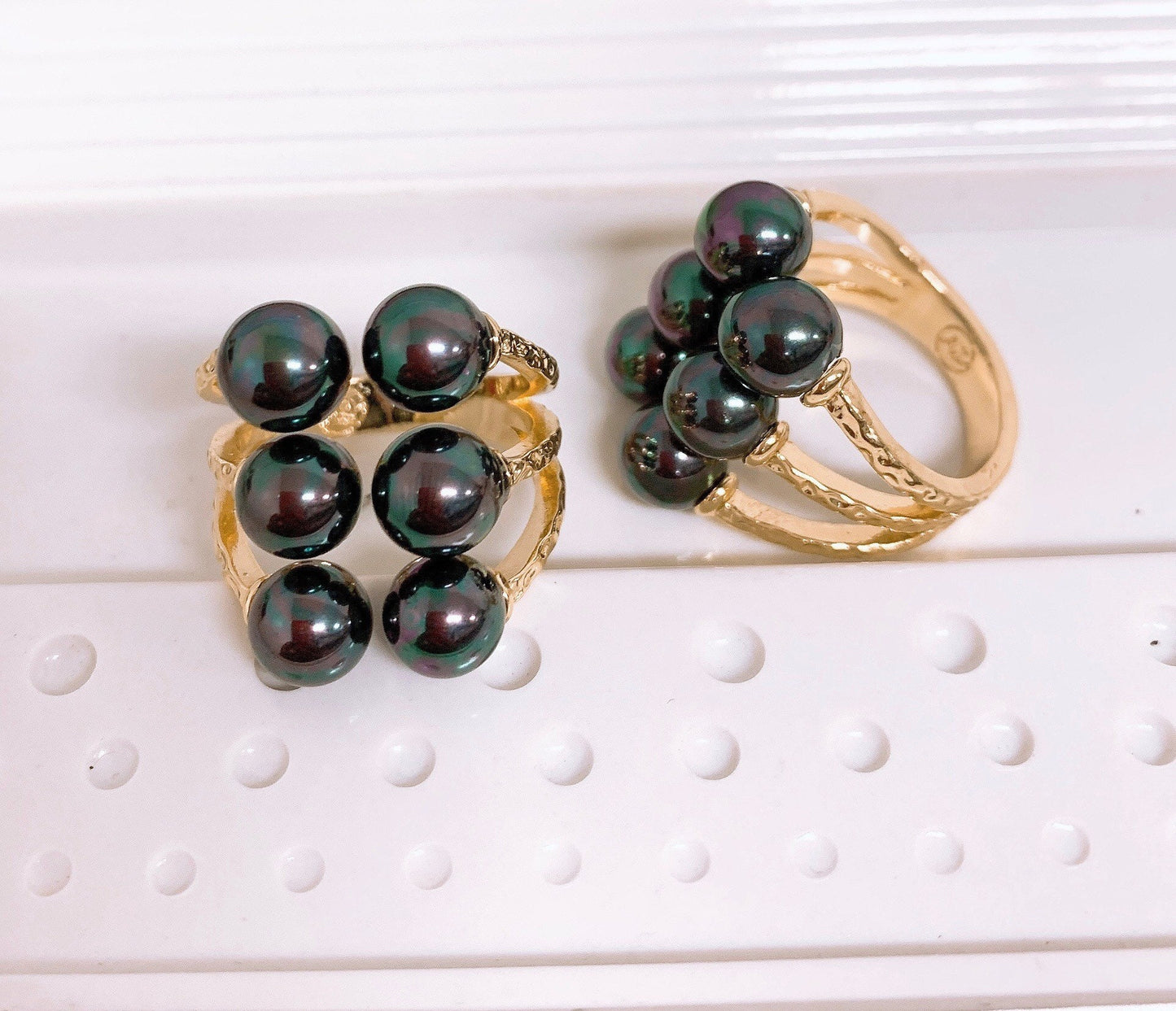 Hawaiian Hamilton Gold Six Pearl ring with Black Pearls