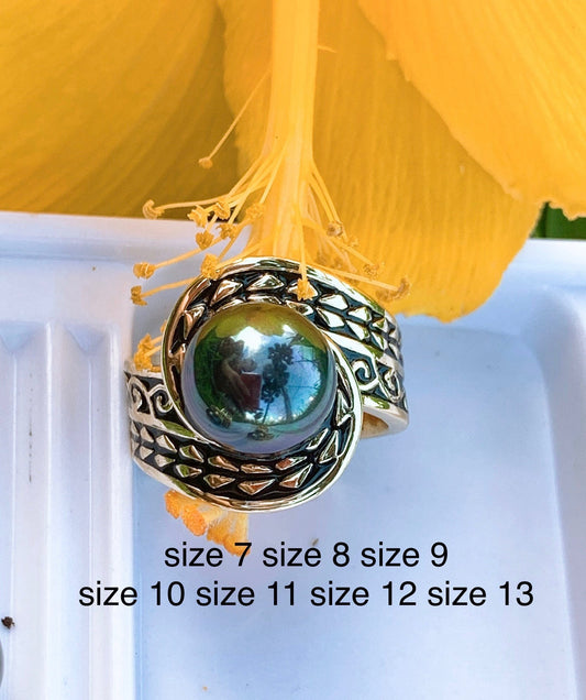 Polynesian Tribal Swirling Hamilton Gold Ring with Peacock Shell Pearl