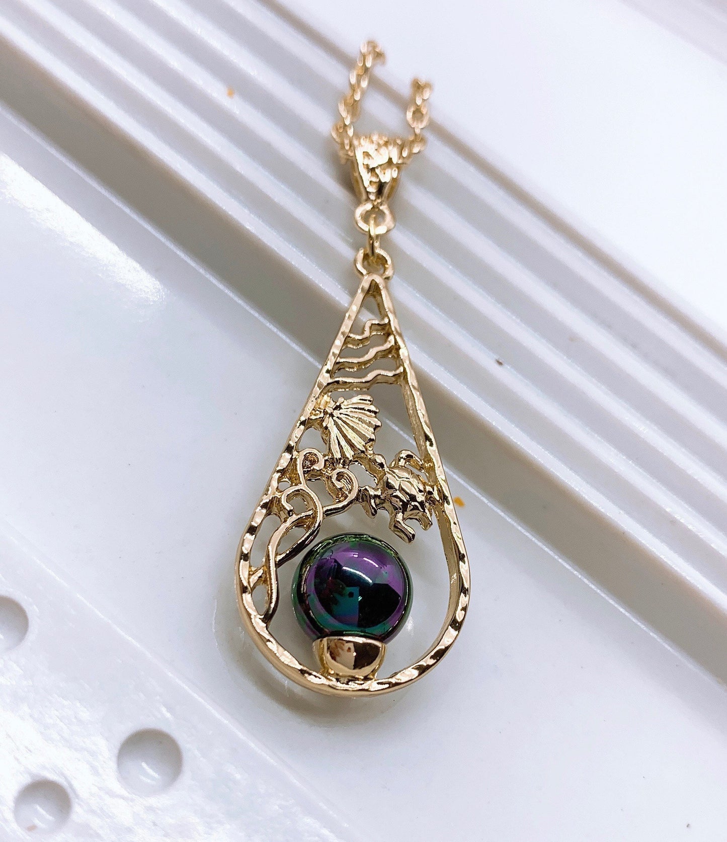 Teardrop Ocean Honu Turtle : Hamilton Gold Necklace with Peacock/Rainbow Shell Pearls