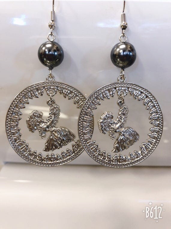 Hawaii Hula Girl Earrings: Hamilton Silver Earring with  Shell Pearls