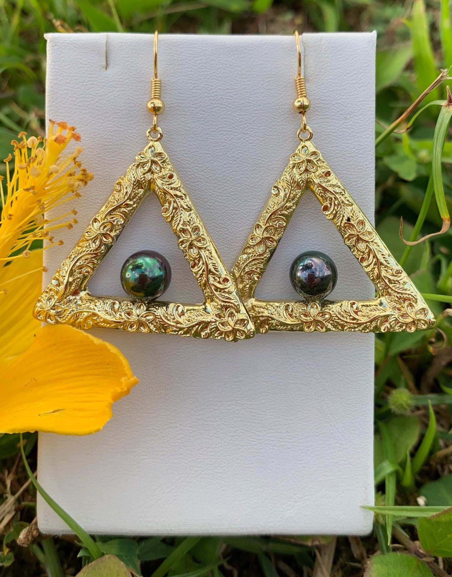 Hawaiian Plumeria Flowers Mauna Kea Triangle: Hamilton Gold Earring with Peacock/Rainbow Shell Pearls