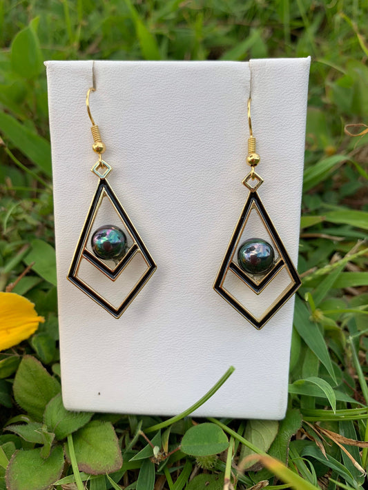 Black Enamel Tribal Diamond Shape : Hamilton Gold Earring with Peacock/Rainbow Shell Pearls