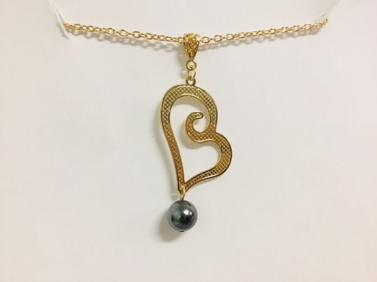 Swirly Heart : Hamilton Gold Earring with  Shell Pearls