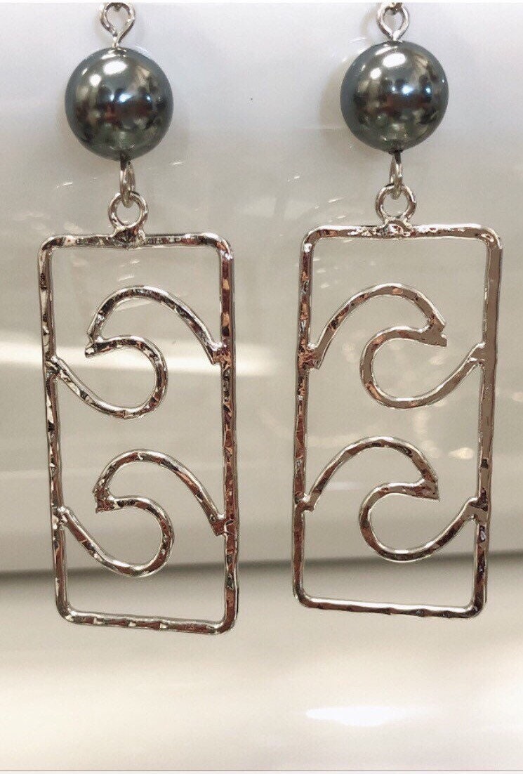 Double Wave: Hamilton Silver Earring with  Shell Pearls