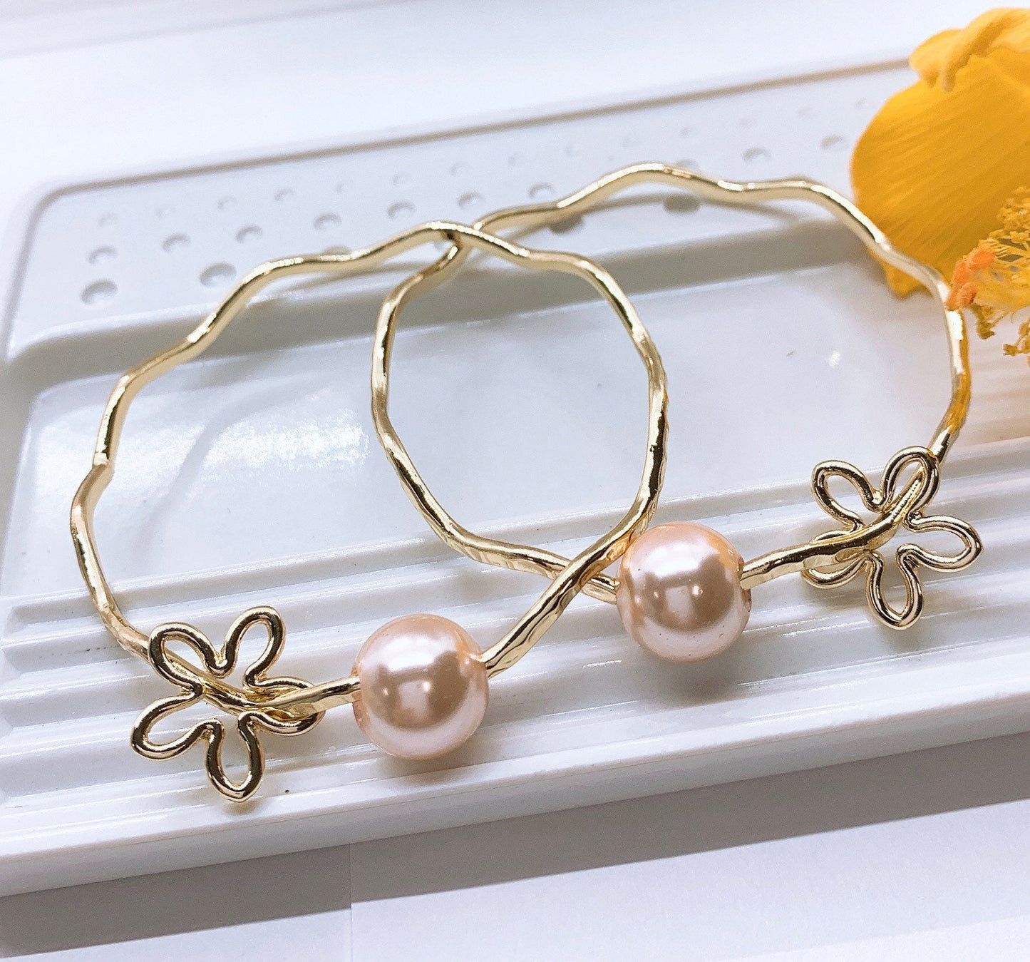 Wavy Bangle with Flower Charm and Pink Shell Pearl